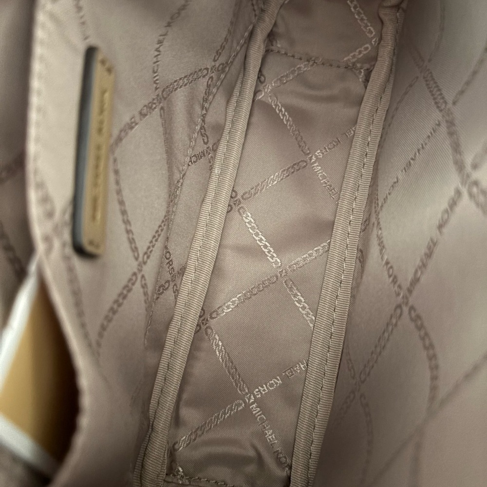 Michael Kors Maeve Large Logo East West Pocket Crossbody - NWT - Picture 11 of 13